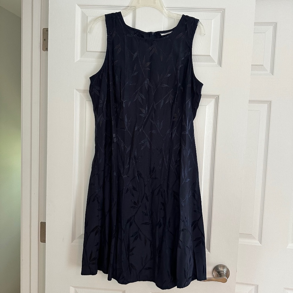 Vintage Navy Sleeveless A-Line Dress with Subtle Leaf Pattern